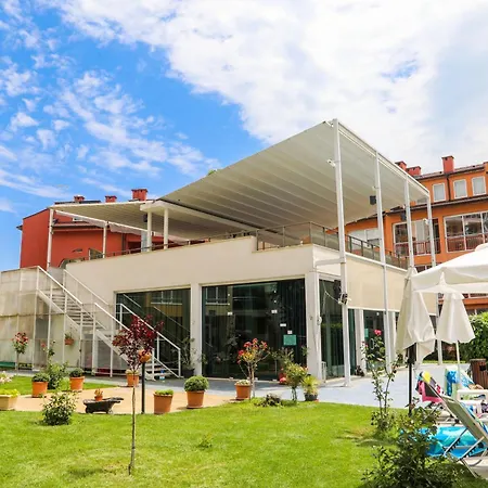 Appartement Luxury First Line With Pool And Sea View In Complex Oazis