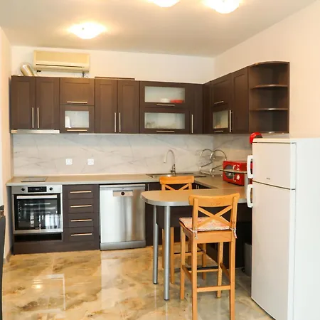 Appartement Luxury First Line With Pool And Sea View In Complex Oazis